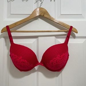 Red Victoria Secret "very sexy" bra 32DDD